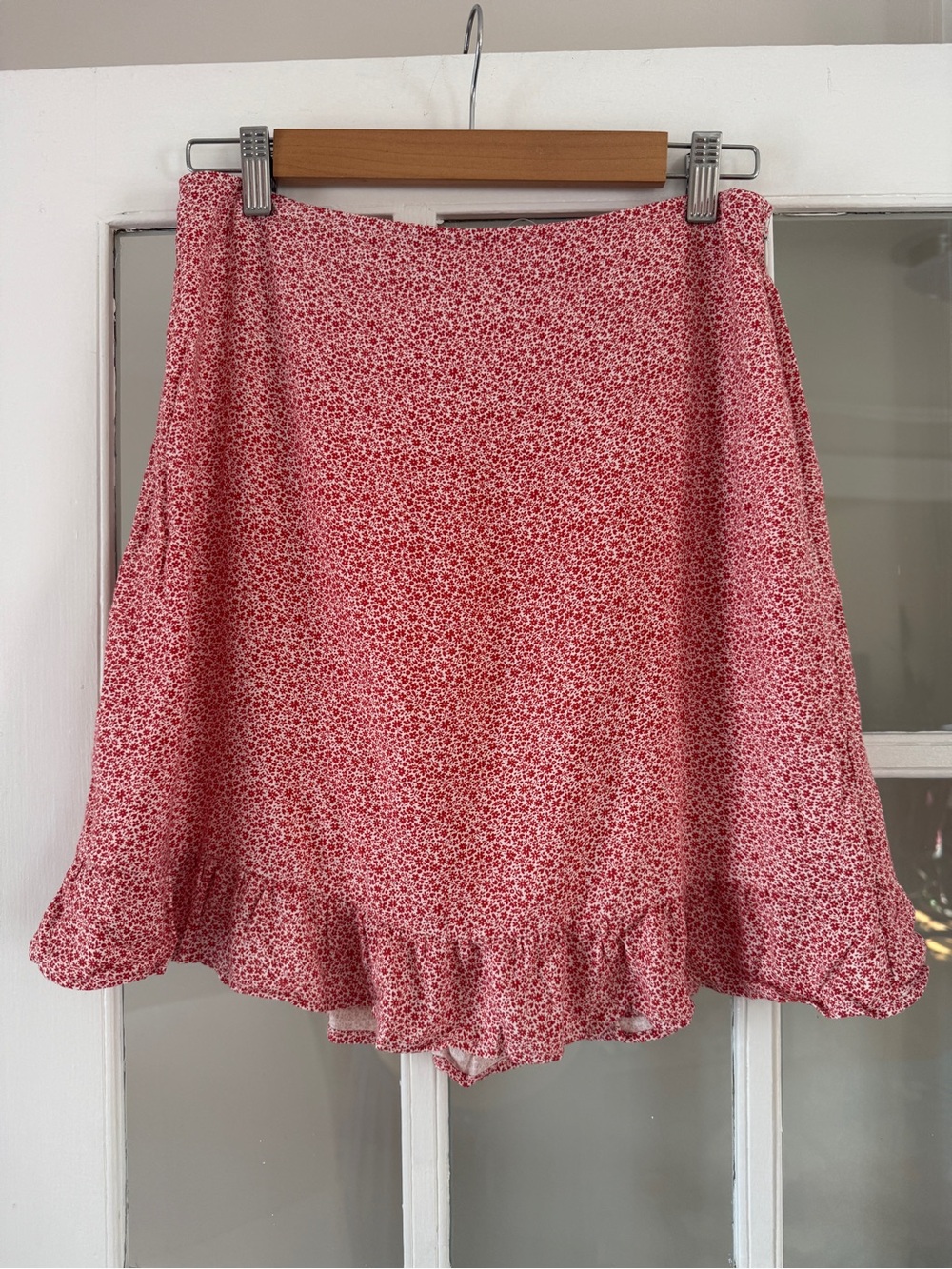NWT Abercrombie & Fitch Red Floral Ruffle Hem Skirt